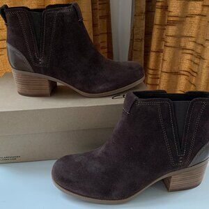 Clarks Women's Maypearl Daisy Low Boot- Brown - size 10